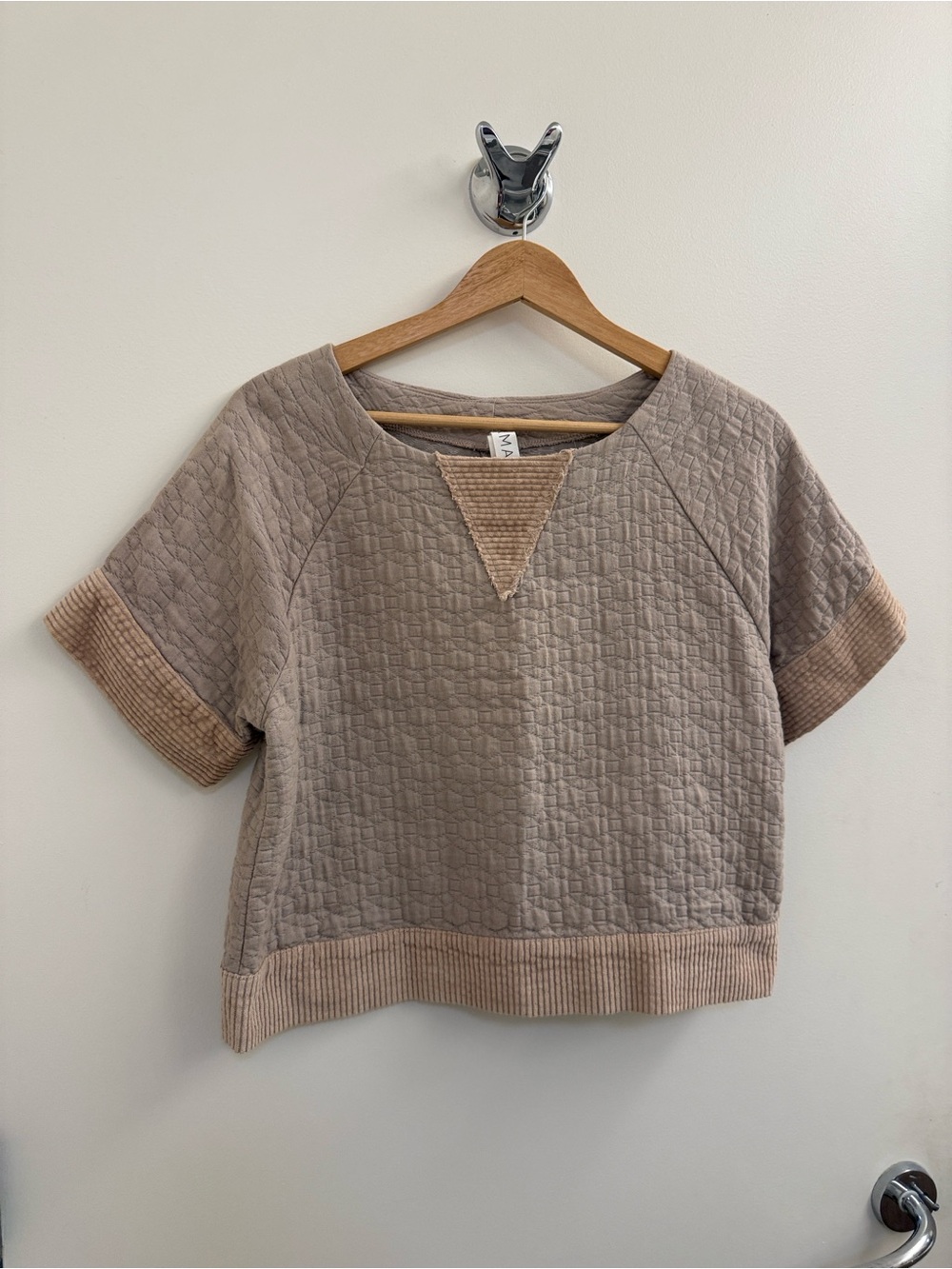 AMADI at Anthropologie Quilted Short-Sleeve Sweatshirt in Taupe